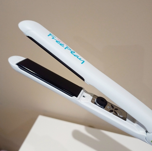 NWOT 🌺 Avanti Titanium Flat Iron Floating Plates 1" 450°F White - Picture 11 of 16